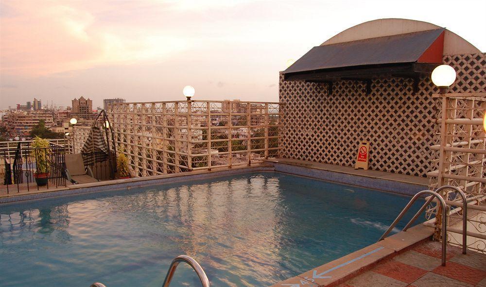 Celebrations Hotel Navi Mumbai Bagian luar foto