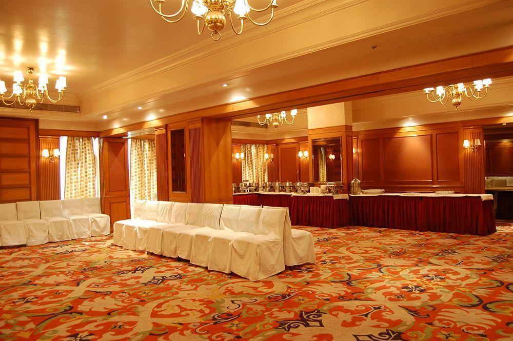 Celebrations Hotel Navi Mumbai Bagian luar foto