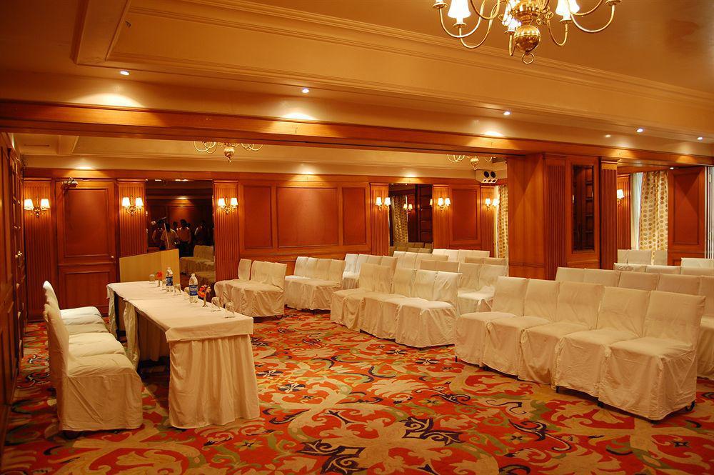 Celebrations Hotel Navi Mumbai Bagian luar foto